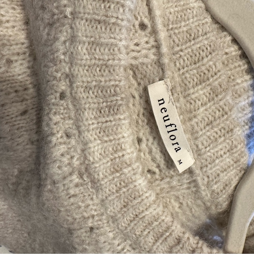 Neuflora Cream/Beige Sweater; Size M - Picture 3 of 4